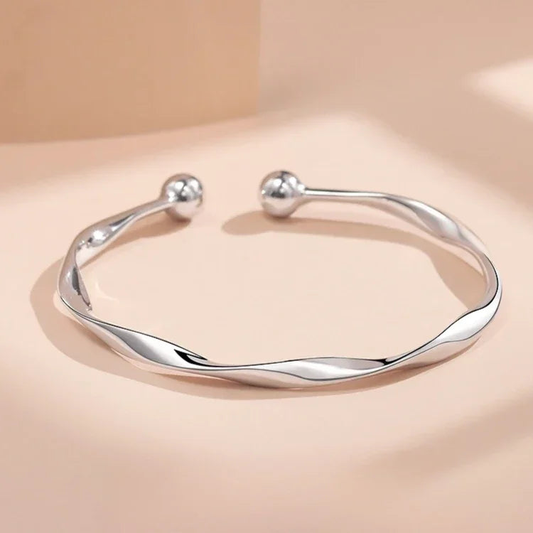 Juego de 4 pulseras de metal con gemas verdes y diamantes de imitación