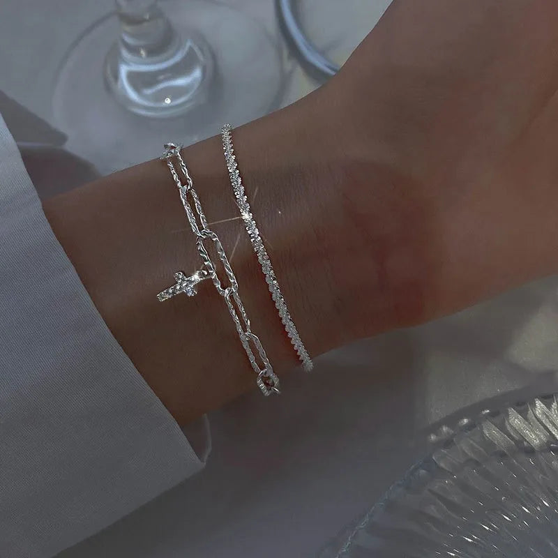Juego de 4 pulseras de metal con gemas verdes y diamantes de imitación