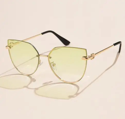 Gafas de sol tipo ojo de gato a la moda para mujer
